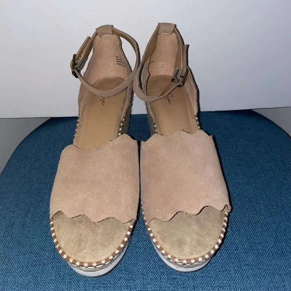 Crown Vintage Light Brown Wedges size 10 - Picture 2 of 5